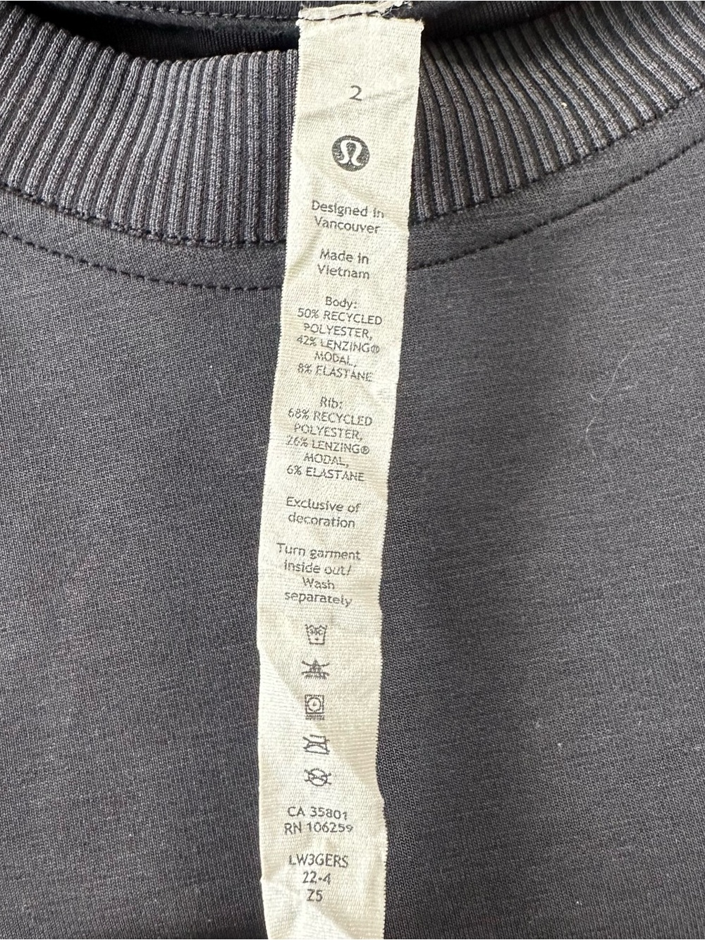 Lululemon Softstreme Relaxed Fit T-Shirt Womens 2 Black Drape Athleisure Travel - Picture 2 of 8